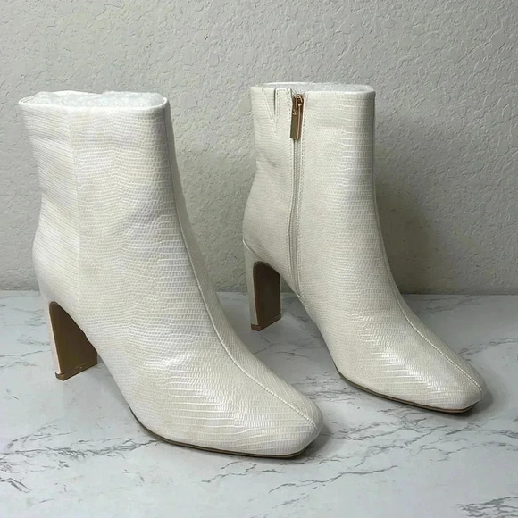 Journee Collection Sarla Bootie 8 - Picture 3 of 13